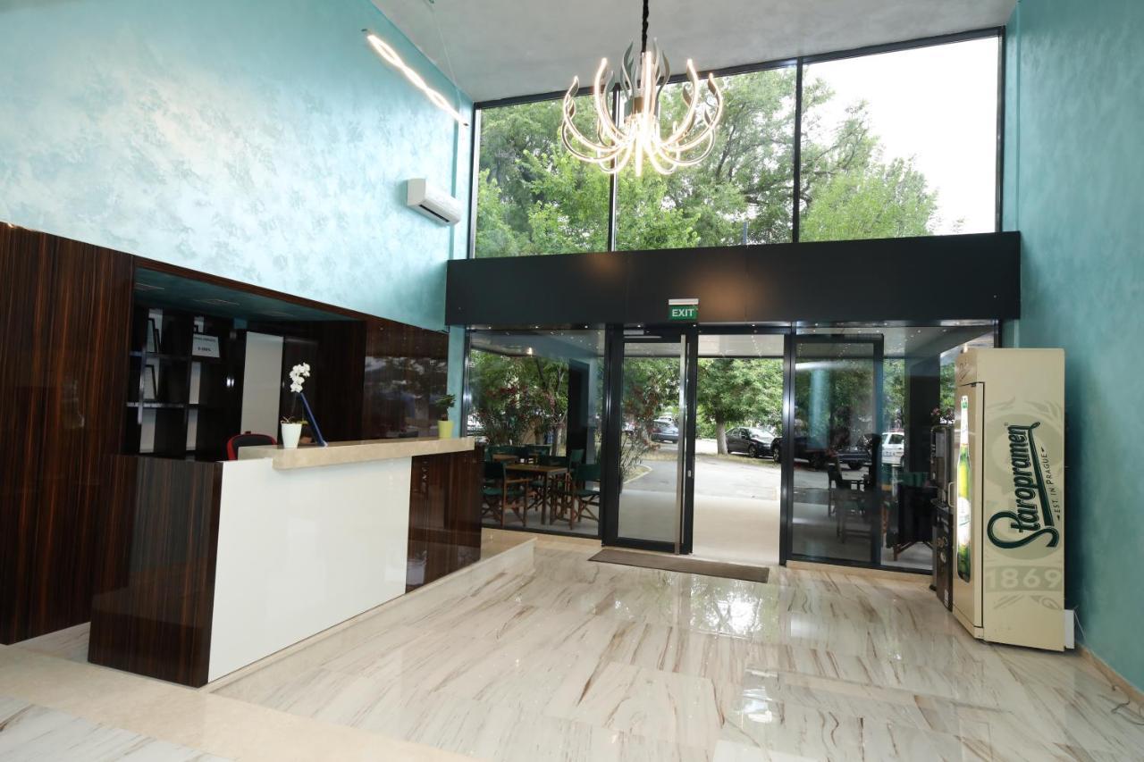 Hotel Delfin Mamaia Bagian luar foto