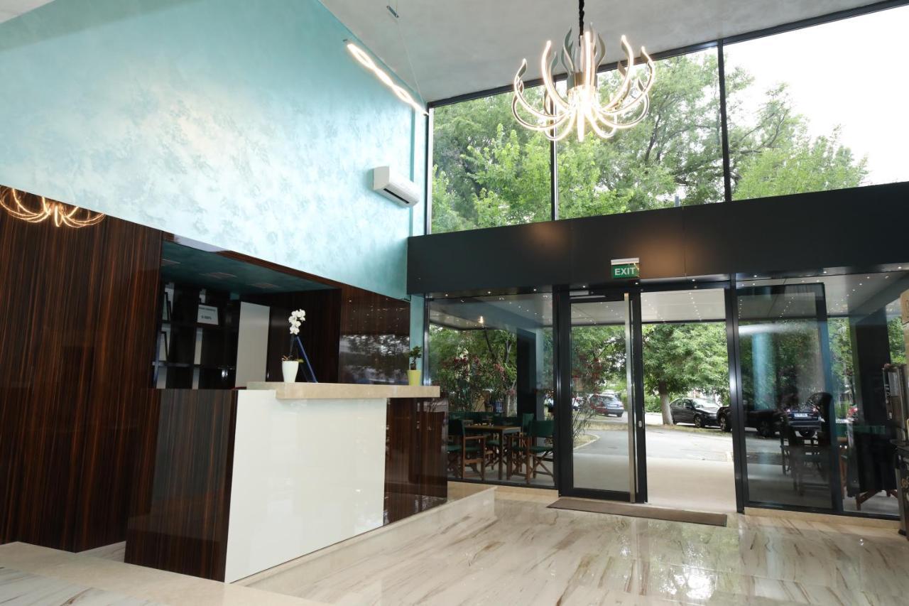 Hotel Delfin Mamaia Bagian luar foto