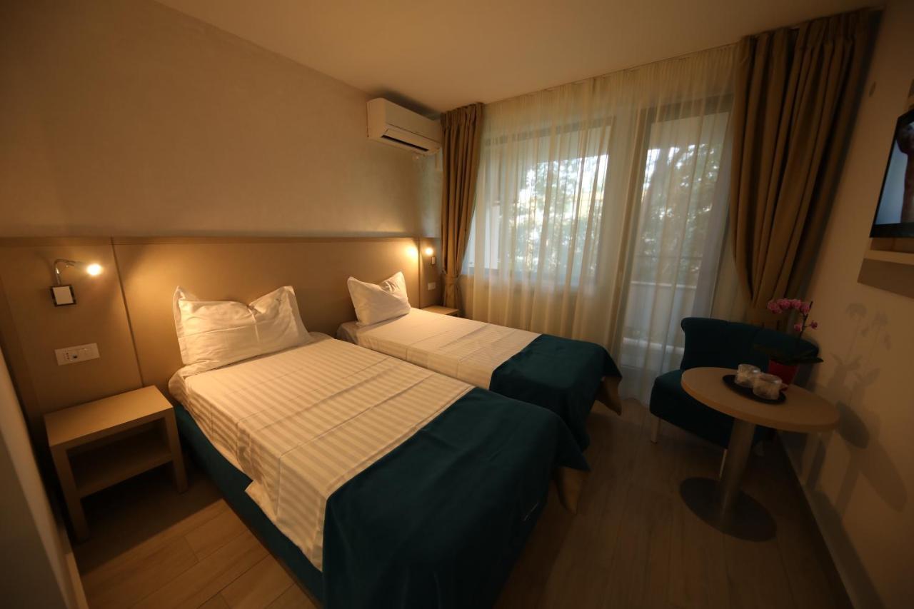 Hotel Delfin Mamaia Bagian luar foto